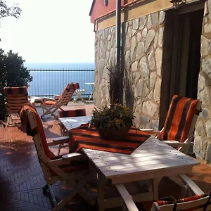 https://la-rosa-dei-bergeggi.hotelitalianriviera.com
